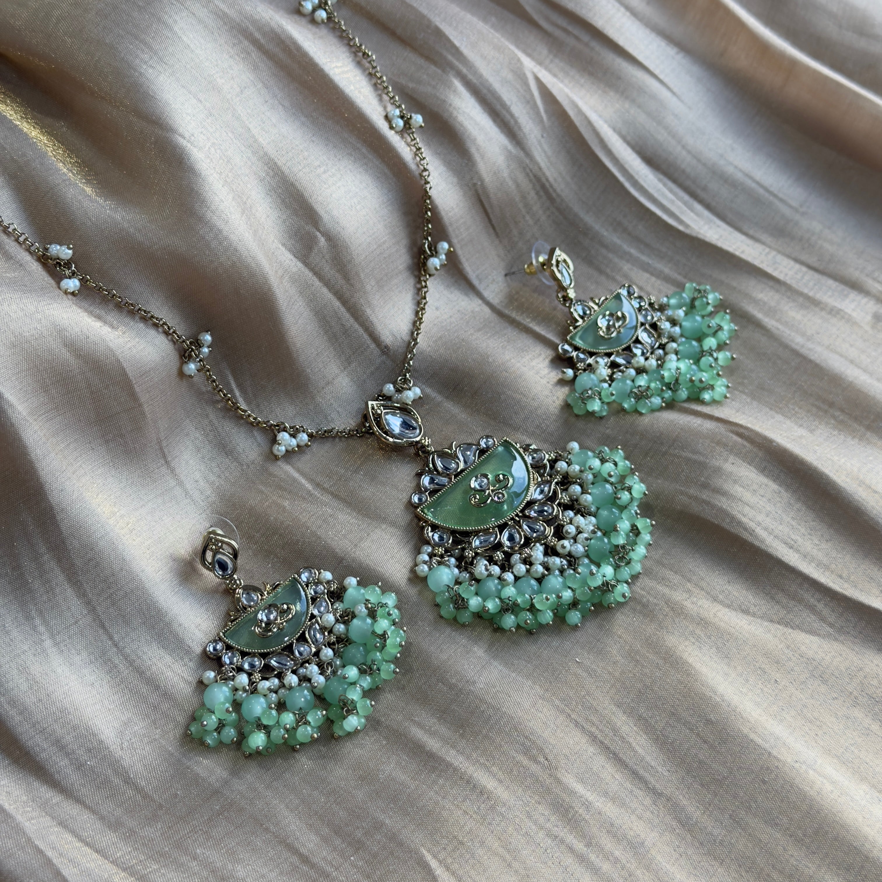 Aarushi Necklace Set