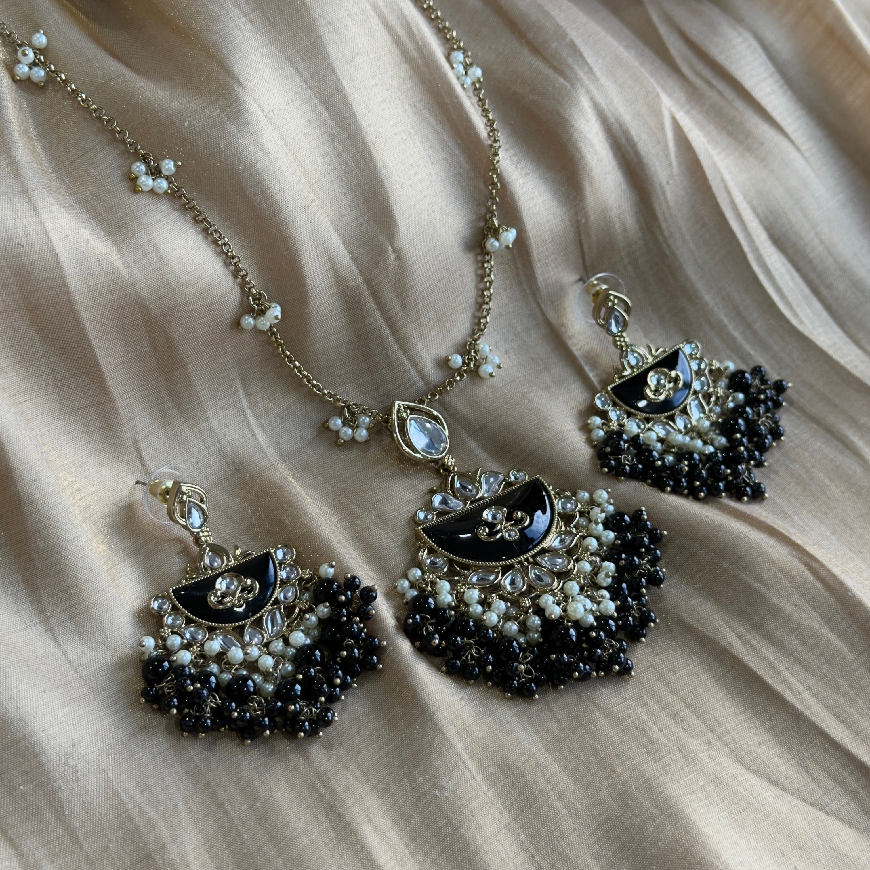 Aarushi Necklace Set
