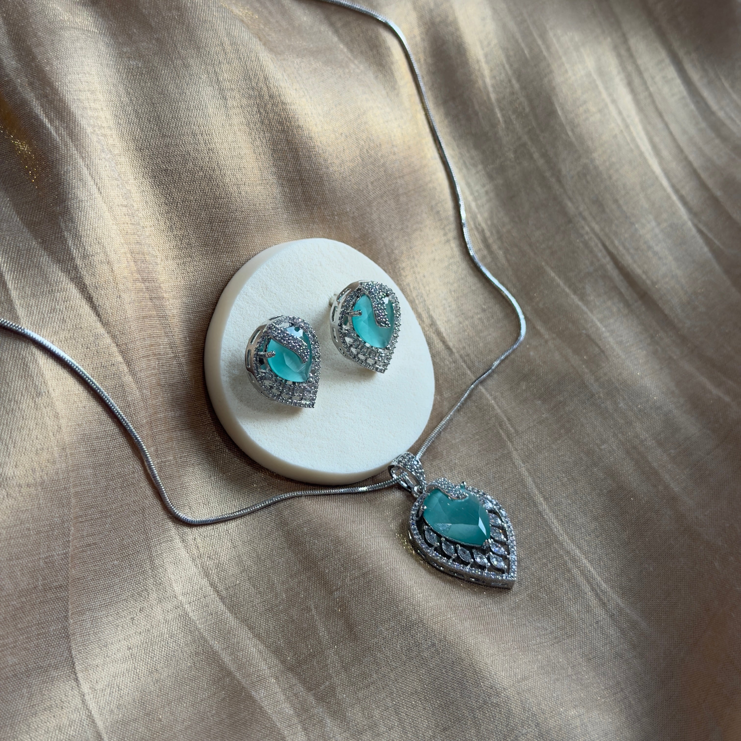 Aveline Necklace Set