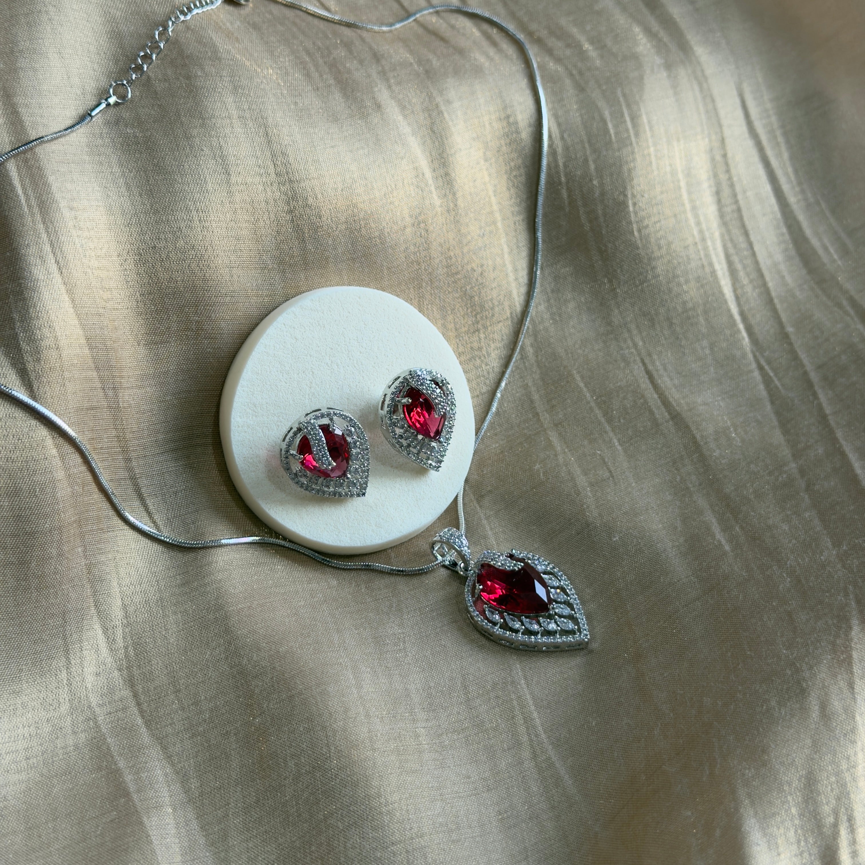 Aveline Necklace Set