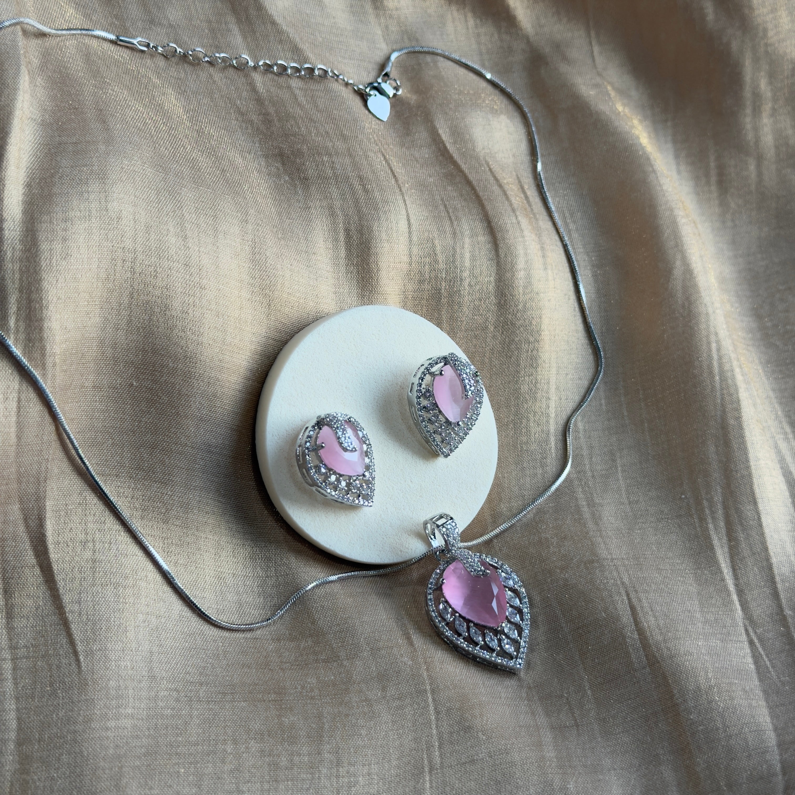 Aveline Necklace Set