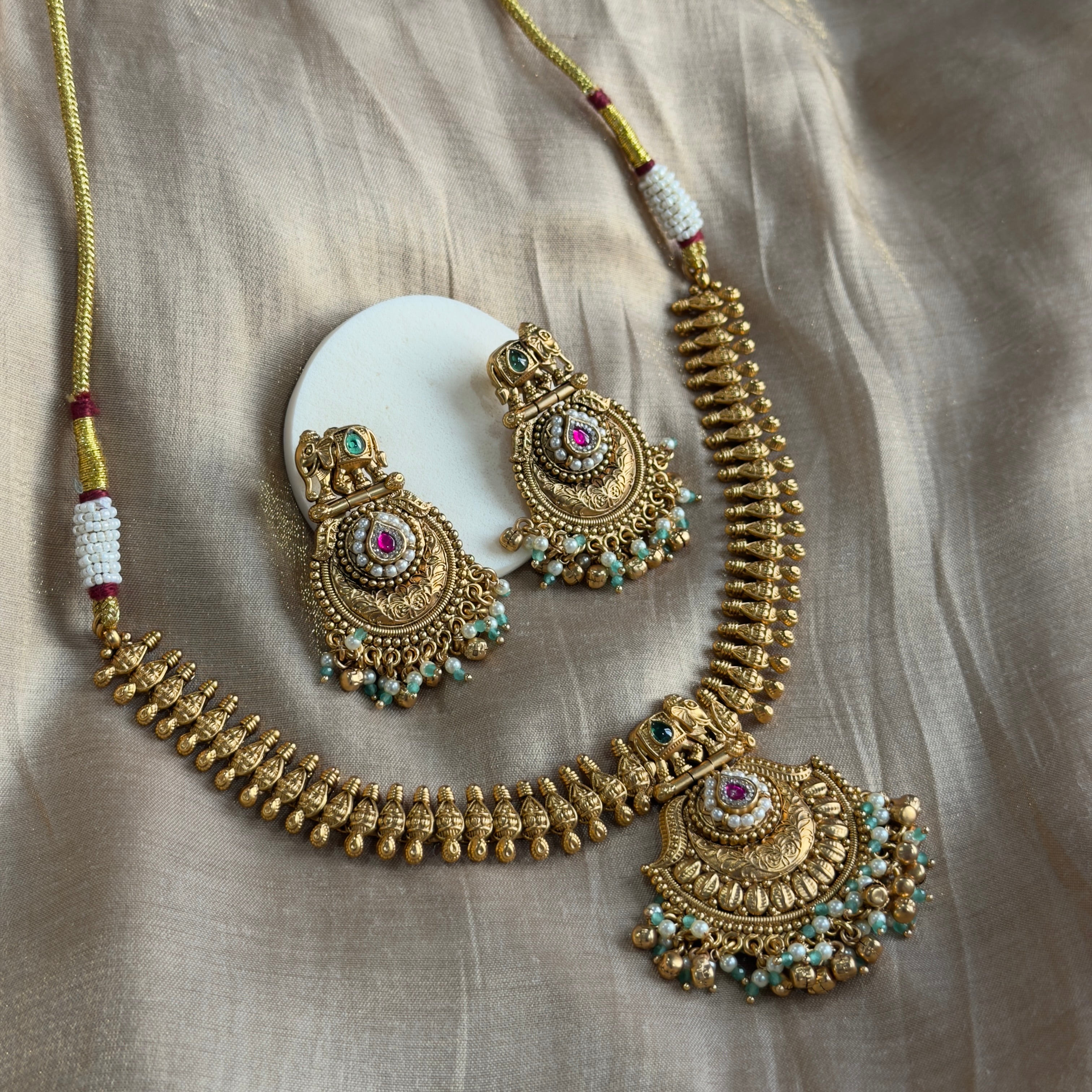 Devina Antique Necklace Set